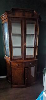 vitrinekast notenhout, Huis en Inrichting, Kasten | Vitrinekasten, Ophalen, 50 tot 100 cm, Zo goed als nieuw, 150 tot 200 cm