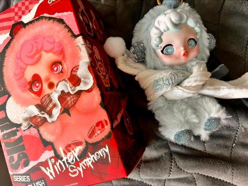 Popmart skull panda song of snow hanger bijna gratis, Verzamelen, Poppen, Pop, Ophalen