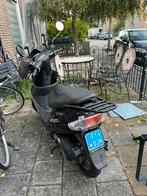 Pojeut v clic 2013, Fietsen en Brommers, Snorfietsen en Snorscooters, Ophalen, Zo goed als nieuw, Peugeot