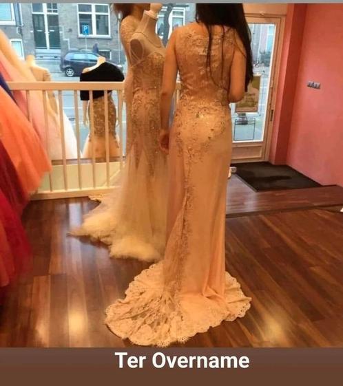 Te koop: Ter overname  Dames avond- en galakleding zaak, Kleding | Dames, Jurken, Zo goed als nieuw, Onder de knie, Ophalen of Verzenden