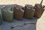 4x Vintage leger jerrycan + 1x Schenktuit. 20 liter., Verzamelen, Militaria | Algemeen, Ophalen, Landmacht, Nederland, Overige typen