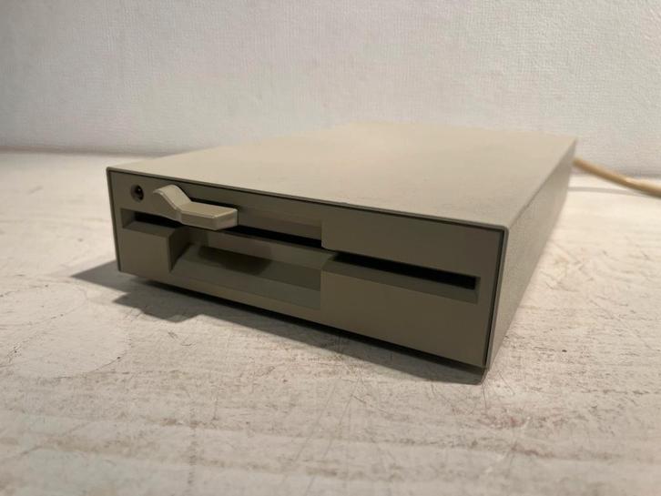 Commodore Amiga 5,25" Chinon FZ-502 externe diskdrive, Computers en Software, Vintage Computers, Ophalen of Verzenden
