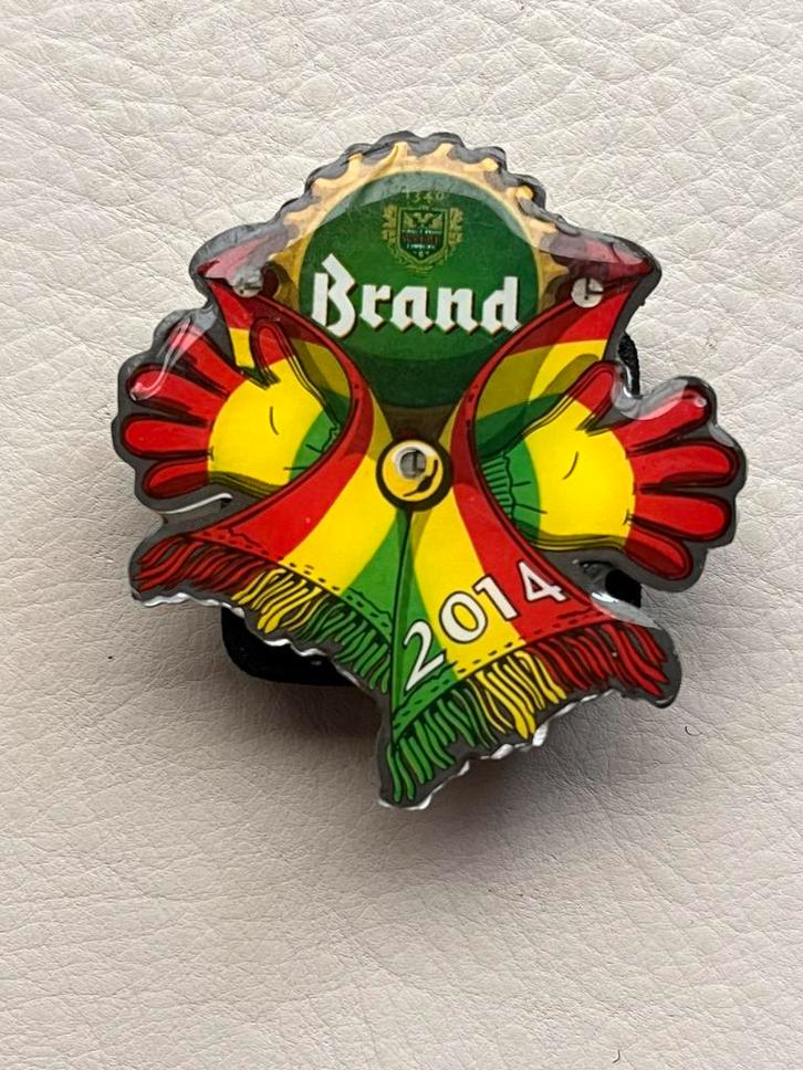 Brand Bier Vasteloavend pin 2014, Verzamelen, Speldjes, Pins en Buttons, Zo goed als nieuw, Speldje of Pin, Overige onderwerpen
