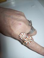 Ring Goudkleur Roze Witte Bloemen Maat 19, Overige materialen, Overige kleuren, Verzenden, 19 tot 20