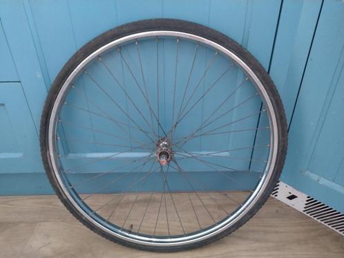 Voorwiel 24 inch 24 X 1/3/8 voor een fiets zonder handremmen, Fietsen en Brommers, Fietsonderdelen, Gebruikt, Algemeen, Wiel, Ophalen