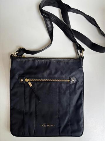 Zo goed als nieuw. Cross body tas Hilfiger. Zwart  beschikbaar voor biedingen
