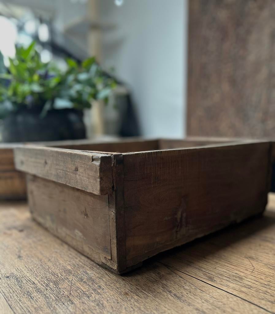 Robuuste houten kist bak India oosters sober sleets, Antiek en Kunst, Ophalen of Verzenden