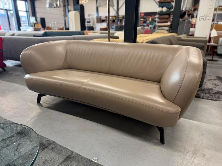 Nieuwstaat Leolux Flint Bank 2,5 zits Raffino leer, Huis en Inrichting, Banken | Bankstellen, Nieuw, Rechte bank, Tweepersoons