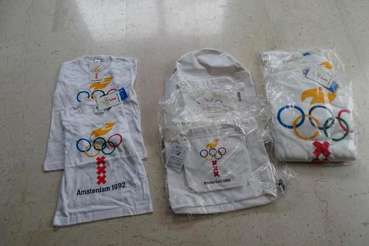 Olympische rugtas, vintage, Verzamelen, Speldjes, Pins en Buttons, Nieuw, Sport, Ophalen of Verzenden