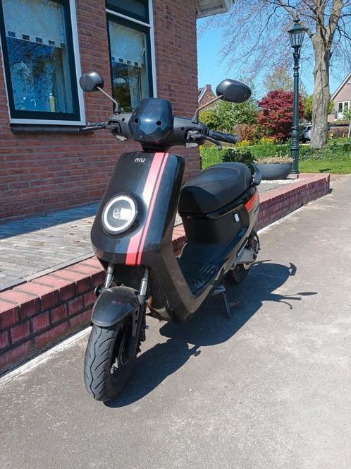 NIU model M+, Fietsen en Brommers, Scooters | Overige merken, Zo goed als nieuw, Maximaal 45 km/u, Elektrisch, Ophalen