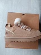 ugg lowmel 39, Kleding | Dames, Schoenen, Ophalen of Verzenden, Nieuw, Beige, Pantoffels of Sloffen