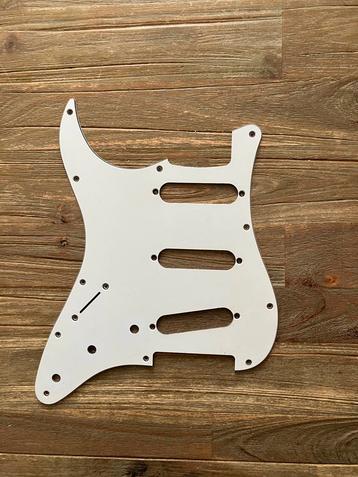 Linkshandige Fender Strat Pickguard sss 11 holes 3 laags beschikbaar voor biedingen