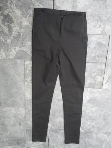 Divided zwarte broek maat 40 beschikbaar voor biedingen