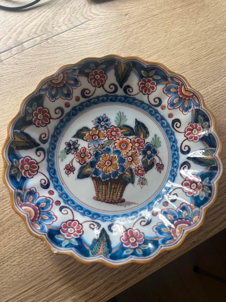 Makkum Aardewerk Bord met Bloemmotief, Antiek en Kunst, Antiek | Wandborden en Tegels, Ophalen of Verzenden