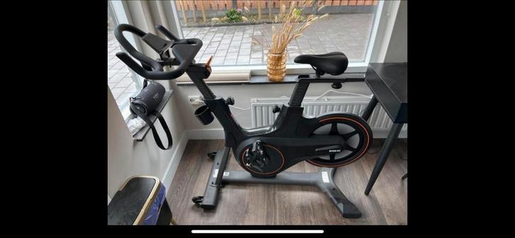 Basic-Fit Spinningfiets te koop! 9 maanden oud, Sport en Fitness, Fitnessmaterialen, Gebruikt, Overige typen, Benen, Ophalen