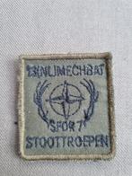 Borstpatch 13 ( NL) MECHBAT Stoottroepen SFOR 7, Verzamelen, Verzenden, Landmacht, Nederland, Embleem of Badge