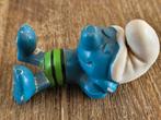 Luilak smurf met zwart/groene zwembroek, Verzamelen, Smurfen, Ophalen of Verzenden, Zo goed als nieuw, Luilaksmurf, Poppetje, Figuurtje of Knuffel