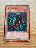 Bite Shoes 1st Edition - Yu-Gi-Oh! Kaart, Ophalen of Verzenden, Zo goed als nieuw, Losse kaart