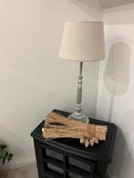 Tafellamp 2x, grey wash voet, beige kap (prijs per stuk), Ophalen of Verzenden, Nieuw, Overige materialen, 50 tot 75 cm