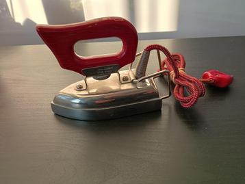 travel iron reis strijkijzer jaren 50 met stekker beschikbaar voor biedingen