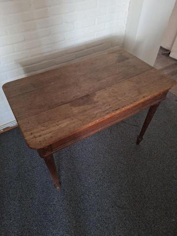 Antieke sidetable beschikbaar voor biedingen