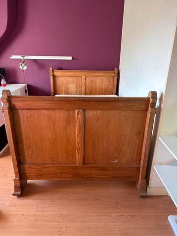 Antiek Twijfelaar Bed met Lattenbodem beschikbaar voor biedingen