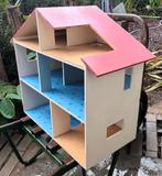 Poppenhuis hout met meubeltjes, Ophalen, Poppenhuis