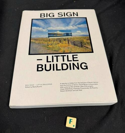 Big sign. Little building. Boek. €2,99, Boeken, Overige Boeken, Zo goed als nieuw, Ophalen of Verzenden