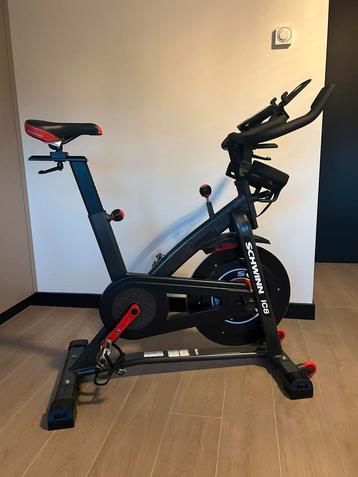 Schwinn IC8 spinningbike – zo goed als nieuw! beschikbaar voor biedingen