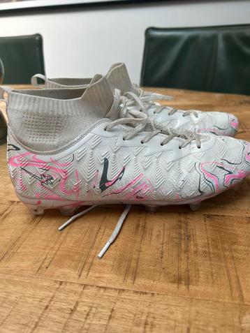 Voetbalschoenen nike beschikbaar voor biedingen