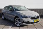 Skoda Scala 1.0 TSI First Edition * Pano * Trekhaak * 18 LMV, Auto's, Skoda, Scala, Gebruikt, Euro 6, Origineel Nederlands