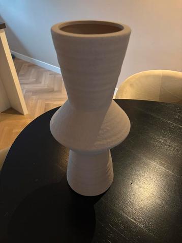 Decoratieve vaas beige beschikbaar voor biedingen