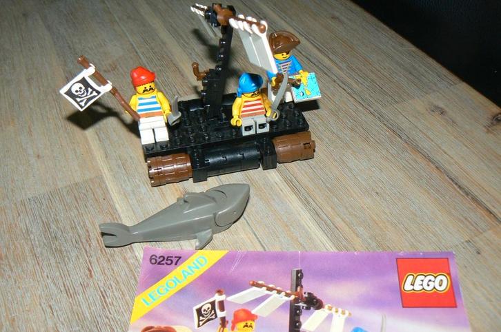 Te koop: Lego Piraten en Ridders 10 stuks met boekjes, Kinderen en Baby's, Speelgoed | Duplo en Lego, Gebruikt, Lego, Ophalen of Verzenden