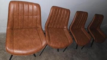 4 Eetstoelen in Zeer Goede Staat beschikbaar voor biedingen