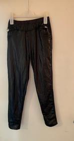 Zwarte broek. Merkloos. Maat M, Maat 38/40 (M), Zwart, Ophalen of Verzenden, Lang