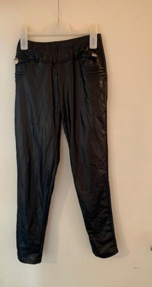 Zwarte broek. Merkloos. Maat M, Kleding | Dames, Broeken en Pantalons, Zo goed als nieuw, Maat 38/40 (M), Zwart, Lang, Ophalen of Verzenden