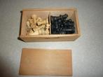 oud houten schaakstukken in kistje, Gebruikt, Ophalen of Verzenden