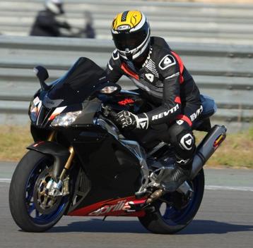 Aprilia RSV "Factory" 2005 carbon beschikbaar voor biedingen