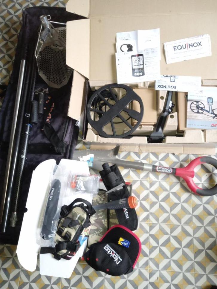 minelab equinox 800 en meer, Hobby en Vrije tijd, Metaaldetectors, Zo goed als nieuw, Meer dan 30 cm, Minelab, Ophalen of Verzenden