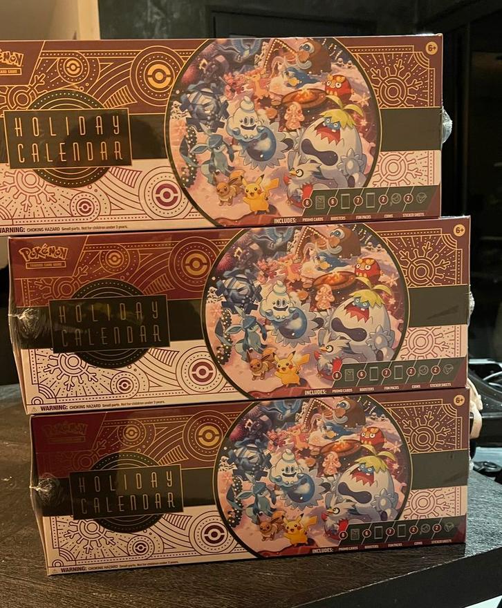 Holiday Calendar 3stuks, Hobby en Vrije tijd, Verzamelkaartspellen | Pokémon, Nieuw, Booster, Ophalen of Verzenden