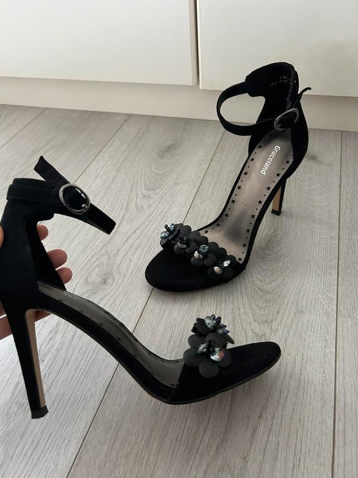 Sandalen met hoge hak en bloemdetail, Kleding | Dames, Schoenen, Gedragen, Sandalen of Muiltjes, Zwart, Ophalen of Verzenden