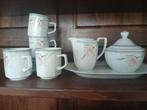 Melk/suiker stel met 4 kop en schotels, Verzamelen, Ophalen of Verzenden, Zo goed als nieuw, Porselein, Kop en/of schotel