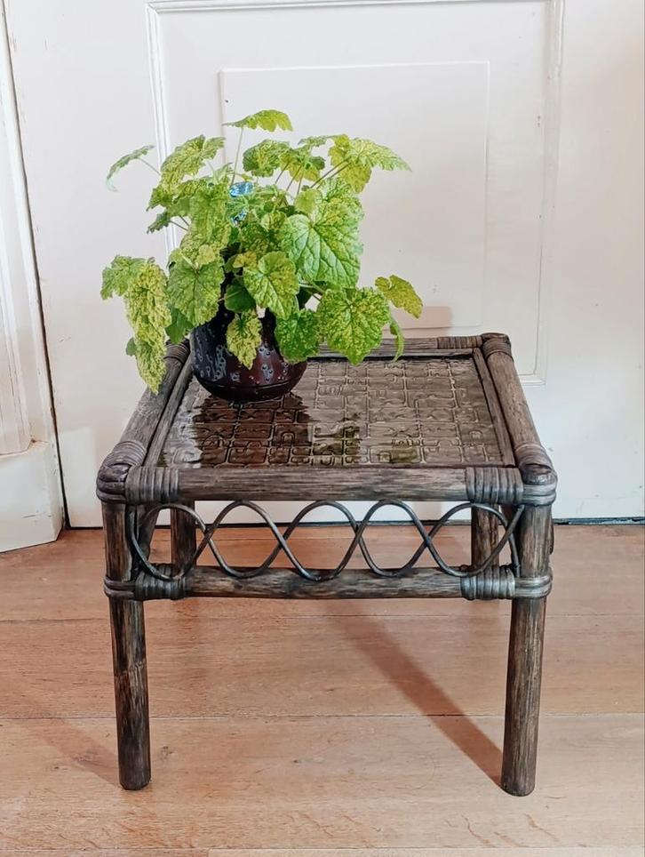 Vintage prachtig rotan "Veloo" tafeltje met rookglazen blad, Huis en Inrichting, Tafels | Bijzettafels, Vierkant, Minder dan 45 cm