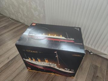 LEGO ,de Titanic 10294 beschikbaar voor biedingen