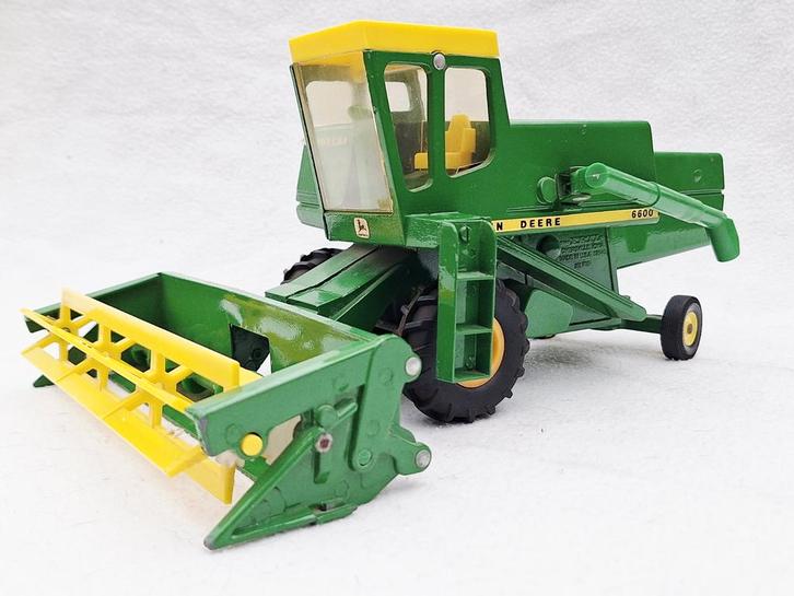 Ertl Vintage John Deere 6600 Combine, Hobby en Vrije tijd, Modelauto's | 1:32, Gebruikt, Overige typen, Overige merken, Ophalen of Verzenden