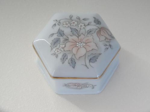 Limoges France snuisterijendoosje / pillendoosje porselein, Antiek en Kunst, Antiek | Porselein, Ophalen of Verzenden