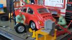 Volkswagen VW Kever garage Diorama workshop 1:43 Pol, Hobby en Vrije tijd, Modelauto's | 1:43, Verzenden, Zo goed als nieuw, Auto