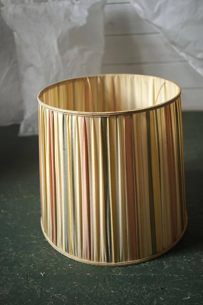vintage zijde look geplooid gestoffeerd groot lampenkap, Huis en Inrichting, Lampen | Lampenkappen, Gebruikt, 25 tot 50 cm, Rond