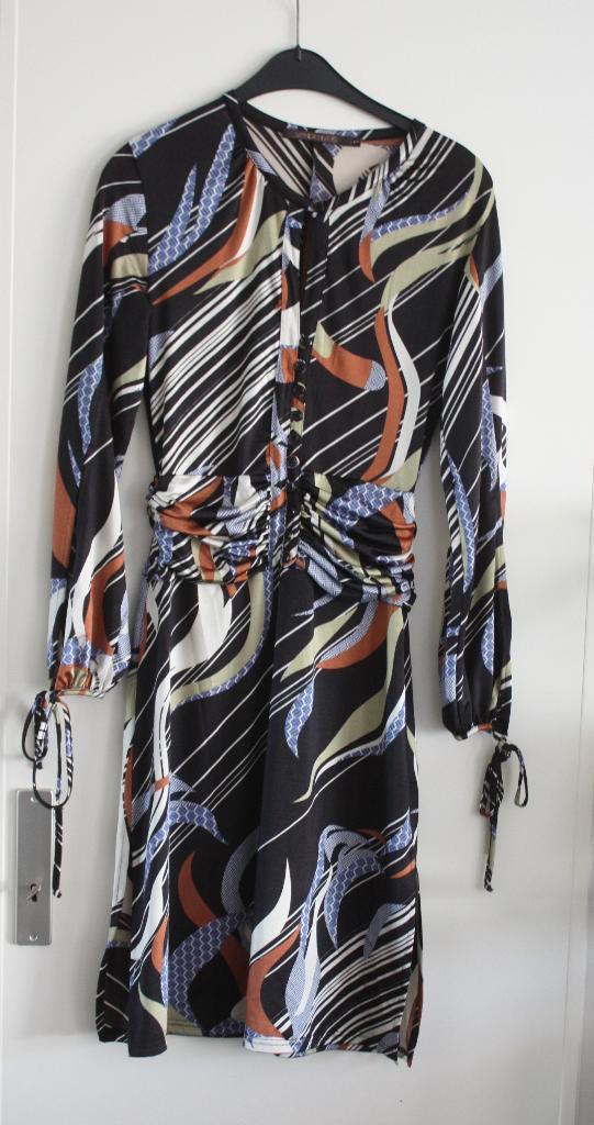 kleurrijke  jurk maat 1, Kleding | Dames, Jurken, Gedragen, Maat 36 (S), Boven de knie, Ophalen of Verzenden