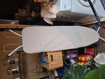 Strijkplank, bijna niet gebruikt beschikbaar voor biedingen